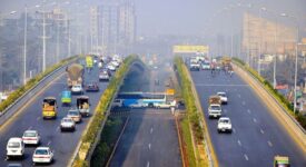 To accommodate traffic, Lahore opens 3 lanes on Kalma Chowk