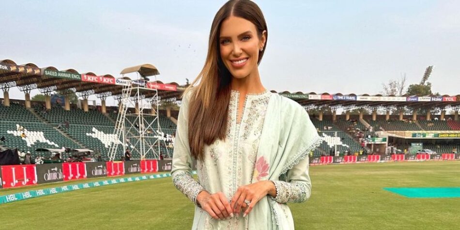 With Her Fluent Urdu, Australian Erin Holland Goes Viral [Video]