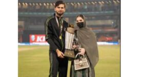PSL trophy photo; Ansha & Shaheen Afridi