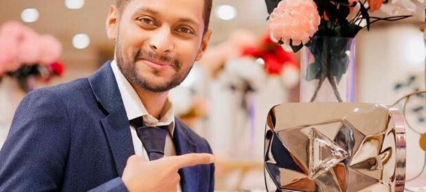 The Governor Awards Gold Medal to Pakistan's First Diamond Buttons YouTuber