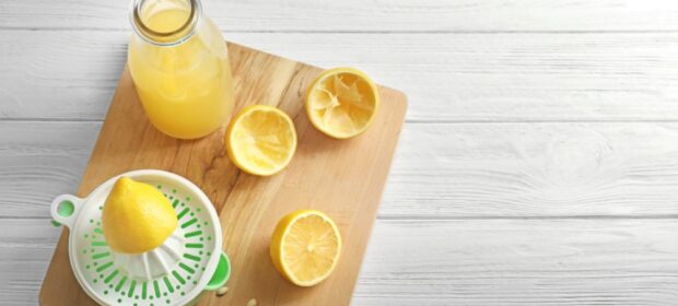 Reasons of drinking lemon juic