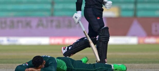 Nawaz took to hospital for X-ray;PAK vs NZ