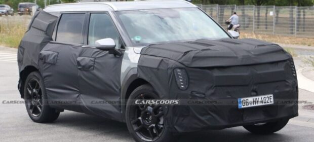 Hyundai’s Flagship Electric Car Spotted in Camouflage