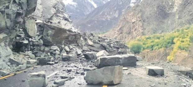 Hundreds Stranded as Gilgit-Skardu Road Gets Blocked By Massive Landslide
