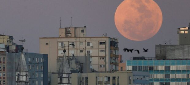 Around the World, a Rare Super Blue Moon Appears