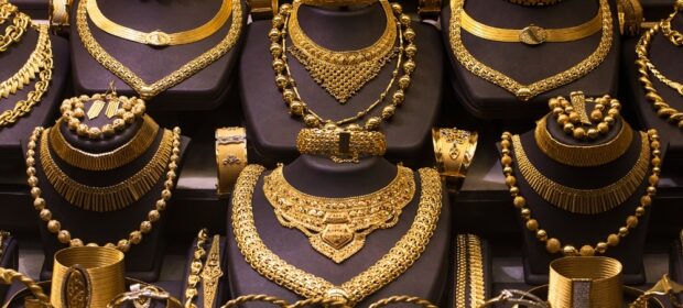 Pakistan's Gold Price Slightly Decreases After Surging to Record