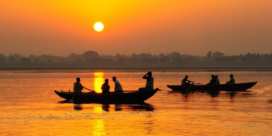 At least 14 Fishermen missing after Boat Capsizes near Thatta