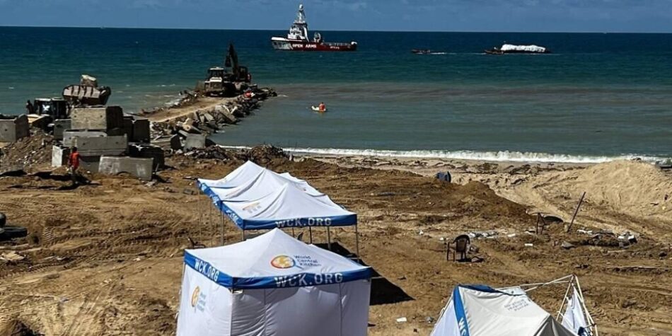 Unloading from 1st aid ship arrived on Gaza's shores completed