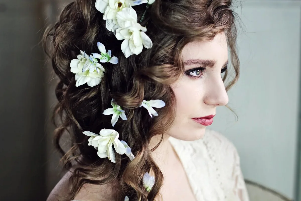 Soft Boho Waves – Thick Wavy Hair Soft boho waves on thick wavy hair with a relaxed, romantic feel